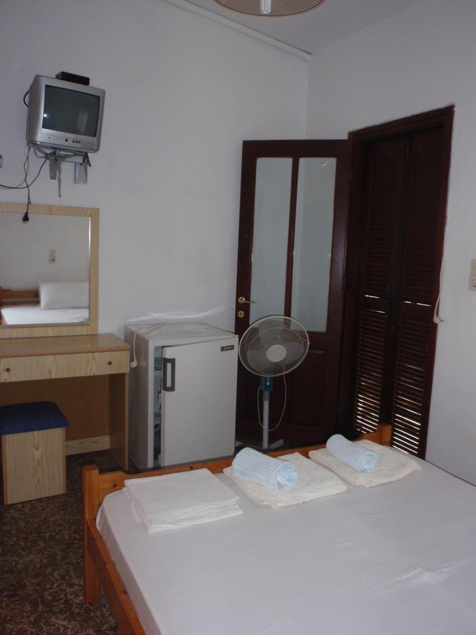 Meraklis Rooms Kariotes Exterior foto